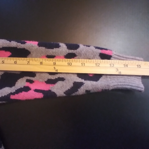 Paisley Grace Women's Gray and Pink Leopard Print Sweater Size M Cut Out In Back - Picture 6 of 10